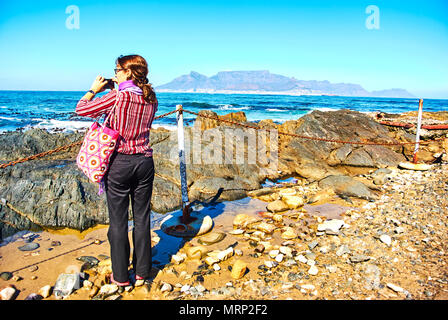 Robben Island (Afrikaans: robbeneiland) Insel im Table Bay, westlich von der Küste von Bloubergstrand, Kapstadt, Südafrika. Der Name ist Niederländisch für die eal Stockfoto