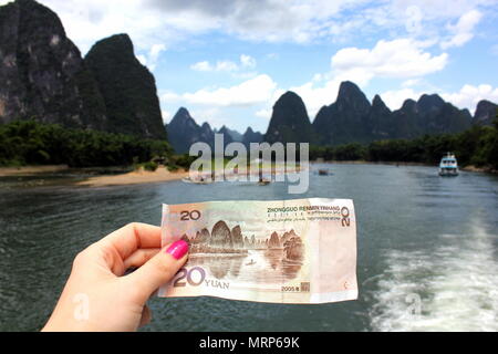 Li Fluss Landschaft in Guilin, Yangshuo auf 20 RMB Yuan Bank Note Stockfoto