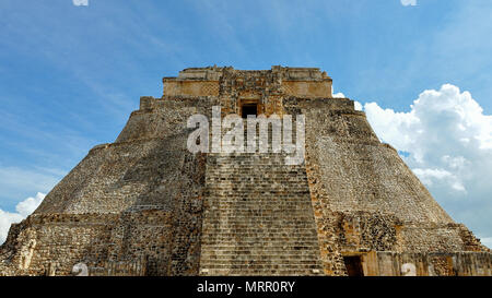 Pyramide des Zauberers - Uxmal Stockfoto