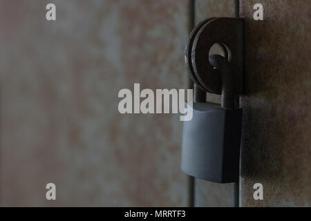 Alten grunge Key Locked Schließfach Stockfoto
