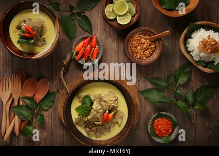 Gulai Kambing. Traditionellen javanischen Hammel Suppe Curry. Stockfoto