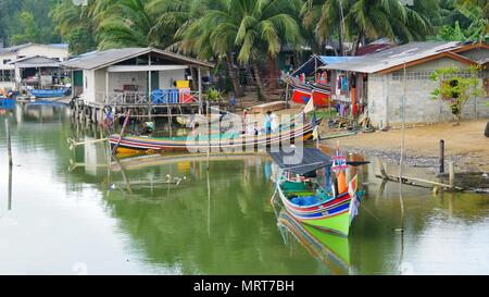 NARATHIWAT, THAILAND – MÄRZ 2016: Fischerdorf, hat Narathat, Narathiwat Stockfoto