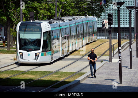 Tramway am Porte d'Aubervilliers - Paris - Frankreich Stockfoto