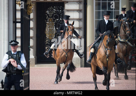 Die Mall, London, UK. 26. Mai 2018. Die wichtigsten allgemeinen Überprüfung statt, die erste Probe für den Geburtstag der Königin Parade oder die Farbe. Stockfoto