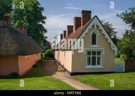 Thaxted Armenhäuser und John Webbs Windmühle, Thaxted Essex England UK. Mai 2018 Stockfoto