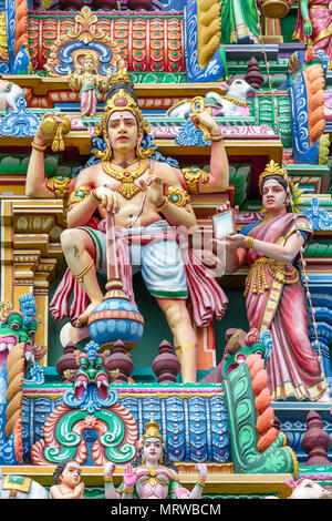 Detail, hinduistische Figuren auf arulmigu Kapaleeswarar Temple, Chennai, Tamil Nadu, Indien Stockfoto