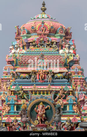 Hinduistische Figuren auf arulmigu Kapaleeswarar Temple, Chennai, Tamil Nadu, Indien Stockfoto