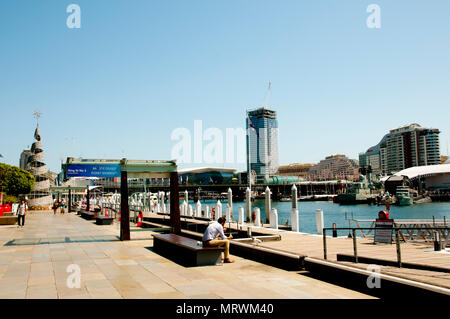 SYDNEY, AUSTRALIEN - 12 Dezember, 2016: Die Darling Harbour Freizeit- und Fußgängerzone. Stockfoto