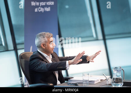 City Hall, London, Großbritannien. 19. Oktober 2016. Der London Assembly enthält eine vollständige Versammlung im Saal im Rathaus. Der London Assembly questione Stockfoto