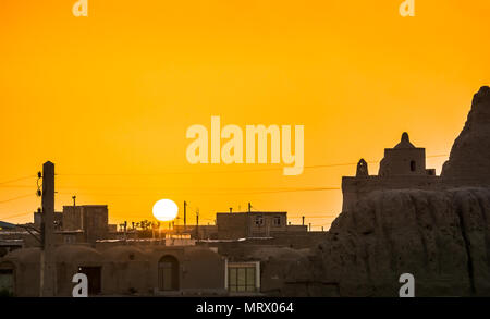 Blick auf den Sonnenuntergang über Ghoortan Dorf im Iran Stockfoto