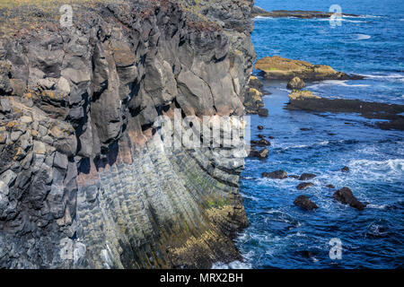 Tolle Aussicht auf die traumhafte Küste von Island Sommer Stockfoto