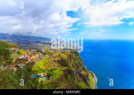 Wunderschöne Panorama über die Insel Madeira von Cabo Girao View Point in Portugal, Europa Stockfoto