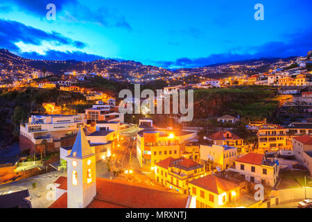 Schöne Nacht Szene von Camara de Lobos Village auf der Insel Madeira, Portugal Stockfoto