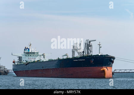 Öltanker Anker auf Erhabene an Hound Point Marine Terminal durch BP, Schottland, UK betrieben Stockfoto