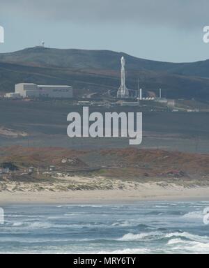 Die SpaceX Falcon 9 Rakete der NASA Geoforschungszentrum Gnade Follow-On Raumfahrzeug bereitet sich für Heben Sie aus dem Weltraum Launch Complex 4 E auf der Vandenberg Air Force Base, 22. Mai 2018 in Vandenberg in Kalifornien. Das GRACE-FO-Mission ist es, seine Fahrt zu Orbit mit fünf Iridium nächsten Kommunikationssatelliten als Teil einer kommerziellen Fahrt teilen. Stockfoto