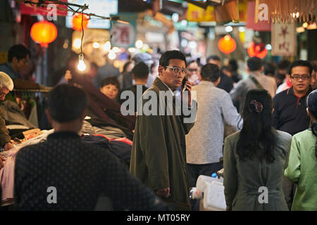 Der Spion gegangen North ist ein 2018 Koreanische spy Film unter der Regie von Yoon Jong-bin. Es Sterne Hwang Jung-min, Lee Sung-min, Cho Jin-woong und Ju Ji-hoon. Dieses Foto ist nur für den redaktionellen Gebrauch bestimmt und unterliegen dem Copyright der Film Company und/oder der Fotograf durch den Film oder die Produktion Firma zugewiesen und kann nur reproduziert durch Veröffentlichungen im Zusammenhang mit der Förderung der oben genannten Film. Eine obligatorische Gutschrift auf dem Film Firma ist erforderlich. Der Fotograf sollte auch angerechnet werden, wenn bekannt. Stockfoto