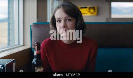 Wildlife ist ein 2018 American Drama unter der Regie von Paul Dano und Co - von Dano und Zoe Kazan geschrieben. Es ist auf der 1990 Roman Tierwelt von Richard Ford. Der Film wird star Jake Gyllenhaal, Carey Mulligan, Ed Oxenbould, und Zoe Margaret Colletti, und Mark Dano Debüt als Regisseur. Dieses Foto ist nur für den redaktionellen Gebrauch bestimmt und unterliegen dem Copyright der Film Company und/oder der Fotograf durch den Film oder die Produktion Firma zugewiesen und kann nur reproduziert durch Veröffentlichungen im Zusammenhang mit der Förderung der oben genannten Film. Eine obligatorische Gutschrift auf dem Film Firma ist erforderlich. Der Fotograf Stockfoto