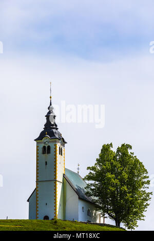 Die lokale Kirche von Planina nad Horjulom ist dem heiligen Andreas gewidmet. Es wurde zum ersten Mal in schriftlichen Quellen im Jahre 1526 erwähnt, und die aktuelle Struktur wurde Stockfoto