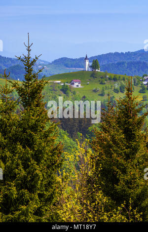 Die lokale Kirche von Planina nad Horjulom ist dem heiligen Andreas gewidmet. Es wurde zum ersten Mal in schriftlichen Quellen im Jahre 1526 erwähnt, und die aktuelle Struktur wurde Stockfoto