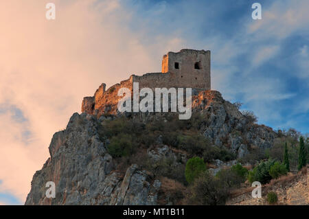 Felsenburg (9. Jahrhundert) bei Sonnenaufgang. Luque. Provinz Córdoba. Region Andalusien, Spanien. Europa Stockfoto