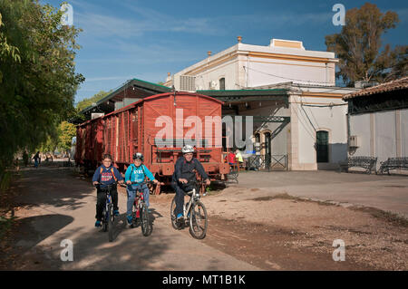 Greenway der Subbetica (alte Bahnlinie der sogenannten "Öl") - Pfad und den alten Bahnhof. Luque. Provinz Córdoba. Region Andalusien. Spanien. Stockfoto