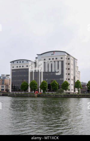 Die PriceWaterhouseCooper Büros an der Waterfront Plaza am Ufer des Flusses Lagan in Belfast, Nordirland. Stockfoto