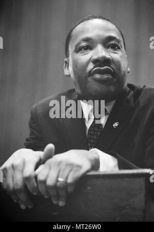 Martin Luther King auf der Pressekonferenz am 26. März 1964 in Washington, D.C. nach dem Senat Debatte über die Bürgerlichen Rechte Rechnung. Stockfoto