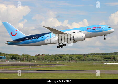 G-TUIA "Living the Dream", eine Boeing 787 Dreamliner von Thomson Airways, am Internationalen Flughafen Prestwick, Ayrshire. Stockfoto