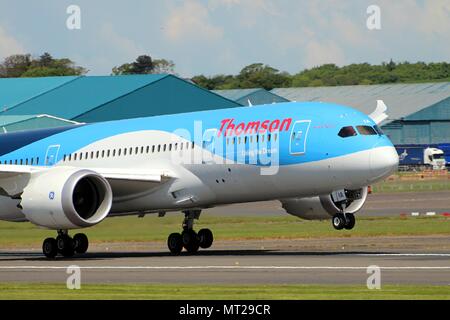 G-TUIA "Living the Dream", eine Boeing 787 Dreamliner von Thomson Airways, am Internationalen Flughafen Prestwick, Ayrshire. Stockfoto