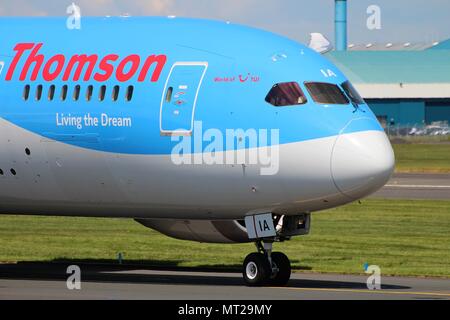 G-TUIA "Living the Dream", eine Boeing 787 Dreamliner von Thomson Airways, am Internationalen Flughafen Prestwick, Ayrshire. Stockfoto