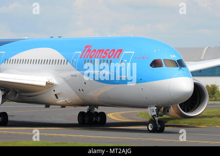 G-TUIA "Living the Dream", eine Boeing 787 Dreamliner von Thomson Airways, am Internationalen Flughafen Prestwick, Ayrshire. Stockfoto