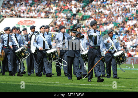 London, Großbritannien. 27. Mai 2018. Eine Luft Cadet Band ohne die Tonhöhe bei Twickenham Stadium kurz vor den Barbaren V England Killik Pokalspiel bei Twickenham Stadium, London, UK. Quelle: Michael Preston/Alamy leben Nachrichten Stockfoto