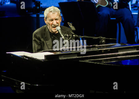 Lugano Schweiz. 27. Mai 2018. Der italienische Sänger und Songwriter Paolo Conte mit Orchester führt live auf der Bühne am Lac Theater. Credit: Rodolfo Sassano/Alamy leben Nachrichten Stockfoto
