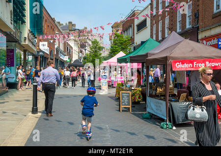 Ein Blick hinauf auf der Suche Peascod Straße in Windsor, UK/ Stockfoto