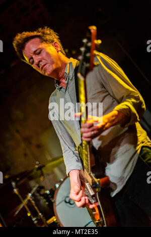 Glasgow, UK. 27. Mai, 2018. Amerikanische indie rock Pioniere Superchunk spielen in Stereo in Glasgow. Dies ist Ihr erster Besuch in Glasgow in 17 Jahren und ist der erste britische Datum auf der europäischen Tour Unterstützung der Veröffentlichung ihres letzten Albums "Was für eine Zeit lebendig werden". Stockfoto