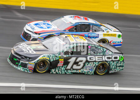 Concord, NC, USA. 27. Mai, 2018. Monster Energy NASCAR Cup Series Ty Dillon (13) und Ty Dillon (13) Rennen für Position von wiederum vier während der Coca-cola 600 in Concord, NC. Jonathan Huff/CSM/Alamy leben Nachrichten Stockfoto