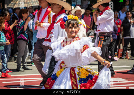 San Francisco, USA. 27. Mai 2018. Performer im Jahr 2018 Karneval Parade in San Francisco, Kalifornien Quelle: Tim Fleming/Alamy leben Nachrichten Stockfoto