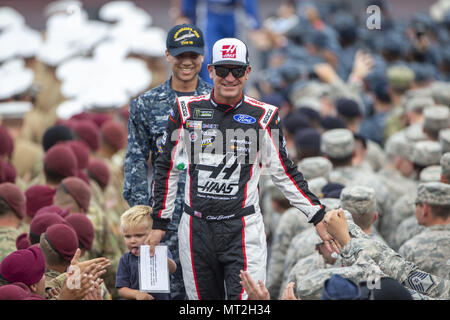 Concord, North Carolina, USA. 28 Mai, 2018. Clint Bowyer (14) macht sich bereit für die Coca-Cola 600 bei Charlotte Motor Speedway in Concord, North Carolina. Credit: Stephen A. Arce/ASP/ZUMA Draht/Alamy leben Nachrichten Stockfoto