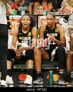 Las Vegas, Nevada, USA. 28 Mai, 2018. Aja Wilson #22 der Las Vegas Asse verteidigt ihre Position gegen die Seattle Storm in der Las Vegas Asse erste WNBA Home Game am 27. Mai 2018 im Mandalay Bay Events Center in Las Vegas, Nevada. Credit: Marcel Thomas/ZUMA Draht/Alamy leben Nachrichten Stockfoto