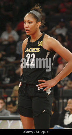 Las Vegas, Nevada, USA. 28 Mai, 2018. Aja Wilson #22 der Las Vegas Asse verteidigt ihre Position gegen die Seattle Storm in der Las Vegas Asse erste WNBA Home Game am 27. Mai 2018 im Mandalay Bay Events Center in Las Vegas, Nevada. Credit: Marcel Thomas/ZUMA Draht/Alamy leben Nachrichten Stockfoto