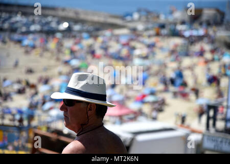 Lyme Regis, Großbritannien. 28. Mai 2018. Bank Urlaub Wetter in Lyme Regis, Dorset. Credit: Finnbarr Webster/Alamy leben Nachrichten Stockfoto