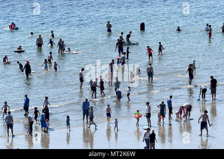 Lyme Regis, Großbritannien. 28. Mai 2018. Bank Urlaub Wetter in Lyme Regis, Dorset. Credit: Finnbarr Webster/Alamy leben Nachrichten Stockfoto