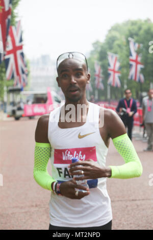 London, UK, 28. Mai 2018 Mo Farah schließen vor Beginn der Vitalität London 10000 @ Paul Quezada-Neiman/Alamy leben Nachrichten Stockfoto