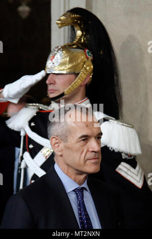 Carlo Cottarelli Roma 27/05/2018. Quirinale. Il neo Presidente del Consiglio incaricato dal Presidente della Repubblica, in conferenza Stampa. Rom, 27. Mai 2018. Quirinale. Pressekonferenz der neu ernannten italienischen Premier. Foto Samantha Zucchi Insidefoto Stockfoto