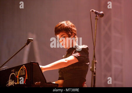 Mira Aroyo in Ladytron durchführen an den Exit Festival 2005, Novi-sad, Serbien. Stockfoto