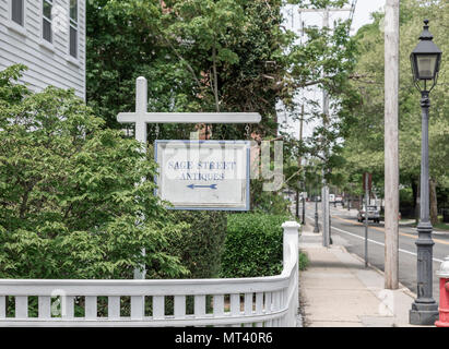 Zeichen für Salbei Straße Antiquitäten in Sag Harbor, NY Stockfoto