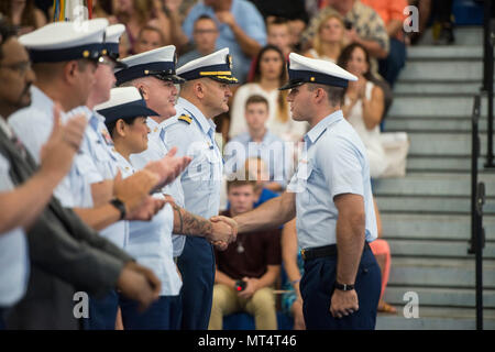 Rekruten aus Quebec Unternehmen 194 Absolvent von Training zu Training Center Cape May, New Jersey, 28. Juli 2017. Offizielle U.S. Coast Guard Fotos von Petty Officer 2. Klasse Richard Brahm. Stockfoto