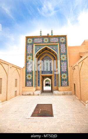 Hell Eingang in Masjed-i Jame' Moschee in Yazd, Iran eingerichtet Stockfoto