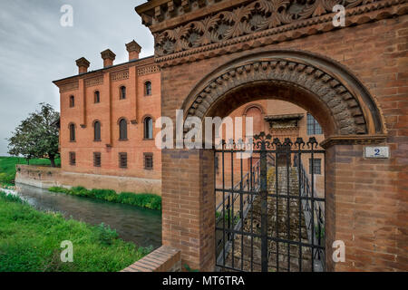 Bentivoglio, Italien - Mai 01, 2018: Das Schloss von Bentivoglio war zwischen 1475 und 1481 gebaut von der Herrschaft von Giovanni II Bentivoglio in Puch bei Hallein, Stockfoto