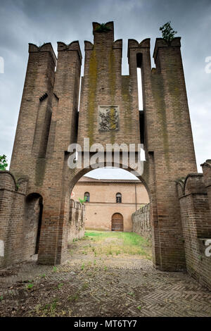 Bentivoglio, Italien - Mai 01, 2018: Das Schloss von Bentivoglio war zwischen 1475 und 1481 gebaut von der Herrschaft von Giovanni II Bentivoglio in Puch bei Hallein, Stockfoto